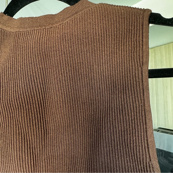 Aritzia Babaton Sculpt Knit Muscle Cropped Tank - Brown - Small - Picture 10 of 15